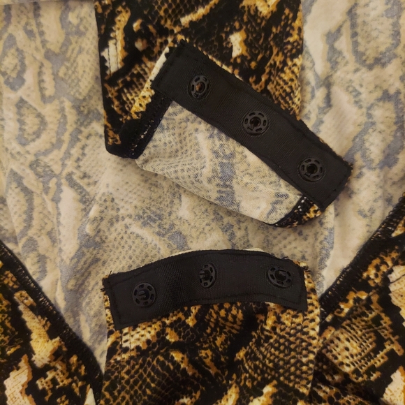 💥3/$25💥 NWT George Snake Print Bodysuit Short Sleeve V-Neck plus size 2x - Picture 5 of 6
